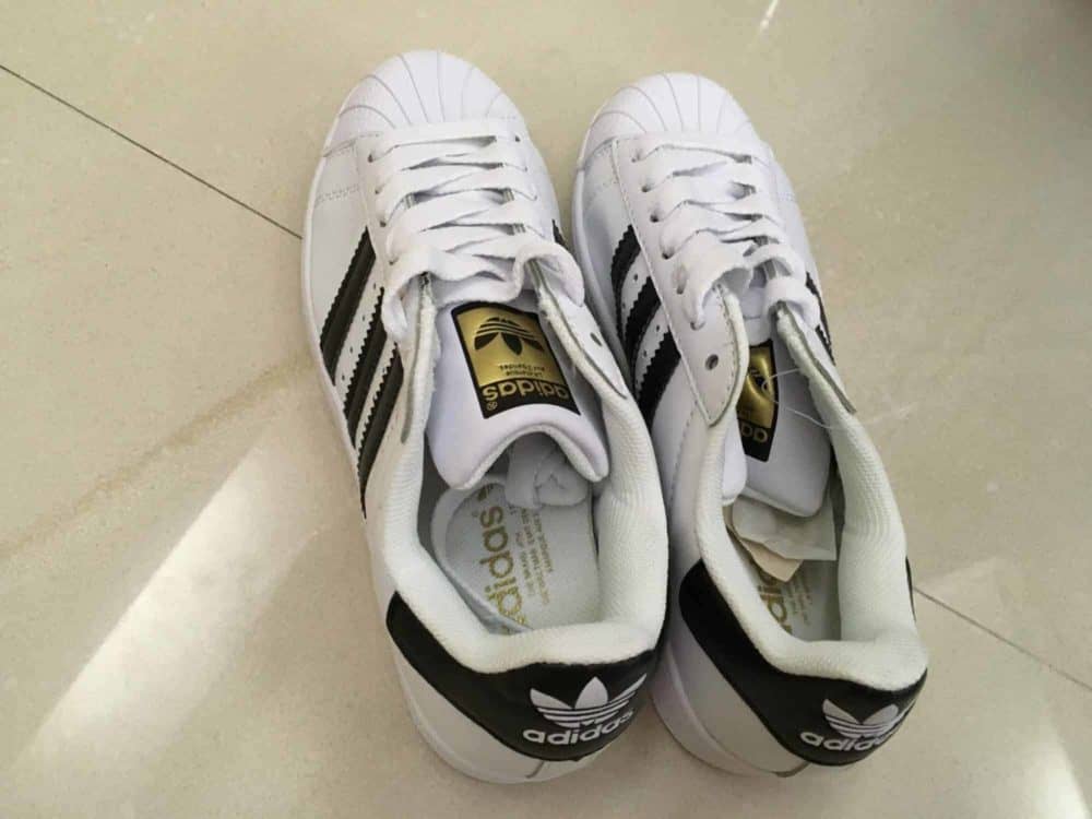 ⁦ADIDAS احذية بيضاء⁩ - الصورة ⁦2⁩