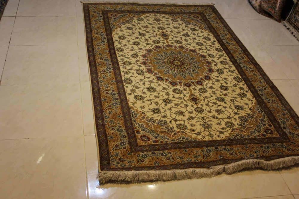 Carpet Genuine 100% Silk Handmade Kashaan, Iran (size 135cmx220cm) - CPT27