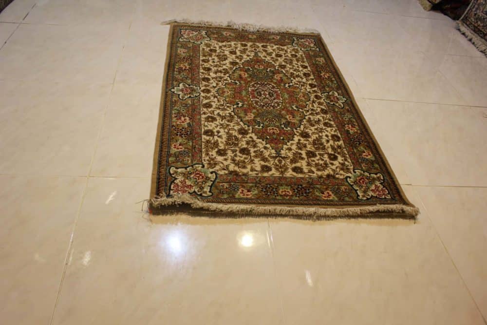 Carpet Genuine 100% Silk Handmade, Iran (size 80cmx120cm) - CPT34 - Image 4