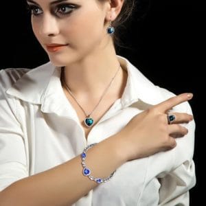 artificial diamond inlaid crystal bracelet heart shaped zircon elegant and romantic women , diameter: 5.7 cm, perimeter: 18 cm (blue)