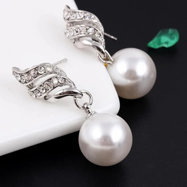 pearl and rhinestone pendant necklace and earrings (silver)