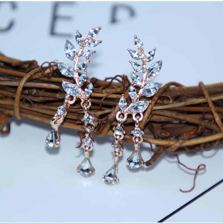 women crystal leaf fringed earrings (silver) women crystal leaf fringed earrings (silver)