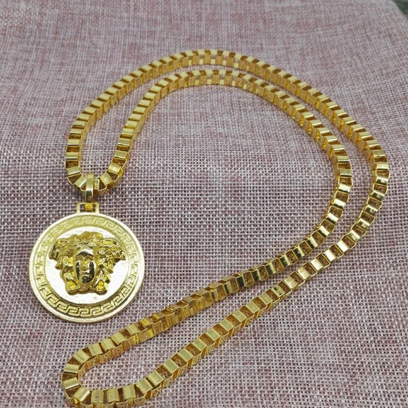 hip hop gold round medusa head pendant necklace (gold)